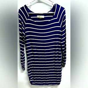 Long sleeve top, blue white